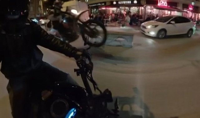 Motosikletin önünü kaldırarak yaptığı paylaşım 46 bin TL'ye mal oldu