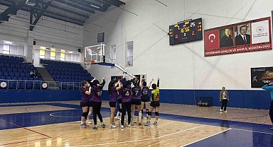 Muş Sultan Alparslan Yurdu Kız Voleybol Takımı yarı finale yükseldi