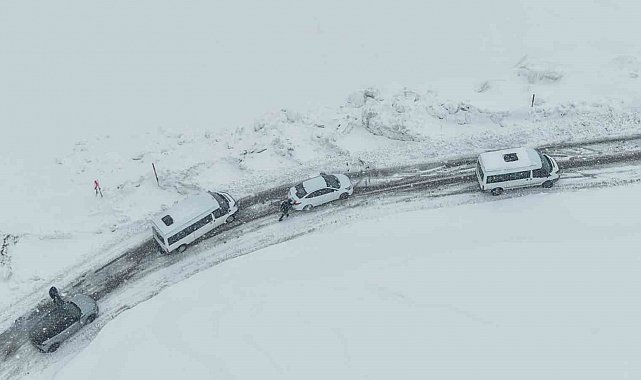 Muş'ta kar ve tipi: Mahsur kalan 50 kişi kurtarıldı