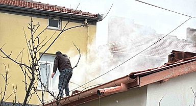 Müstakil evde baca yangını paniğe neden oldu