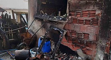 Mutfakta çıkan yangın evi küle çeviriyordu