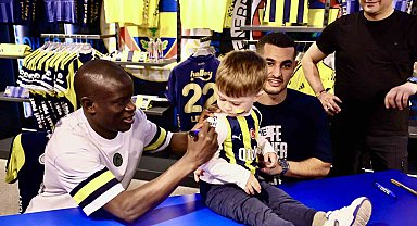 N'Golo Kante ve Levent Mercan imza gününde taraftarla buluştu