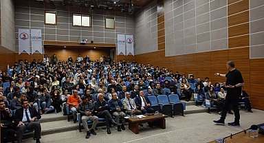 NASA'daki Türk bilim adamı Dr. Umut Yıldız, OMÜ'de evrenin sırlarını anlattı