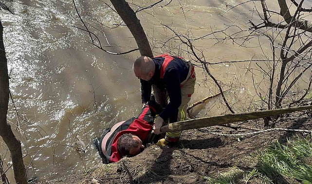 Nehre düşen kişiyi kurtarmak için zamanla yarış: Can pazarı yaşandı