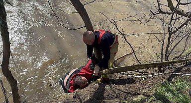 Nehre düşen kişiyi kurtarmak için zamanla yarış: Can pazarı yaşandı