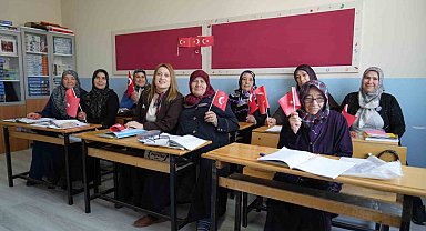 Niğde'de eğitimden uzak kalan kadınlar sıralara geri döndü