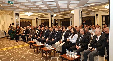 Niğde'de elma üreticileri buluştu