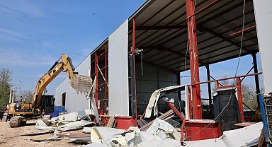 Nilüfer'de 2 günde 4 yıkım