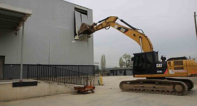 Nilüfer'de 4 bin metrekarelik kaçak depo yıkıldı