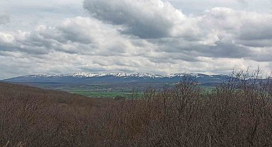 Nisan ortasında kış sürprizi: Akdağ yeniden beyaza büründü