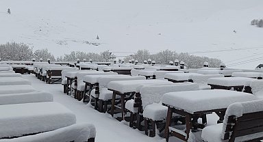 Nisan sonunda Uludağ'da kış geri döndü