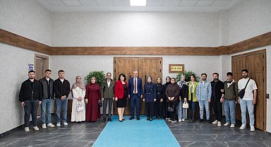 Öğrenciler vakıf eserleri deneyimlerini rektörle paylaştı