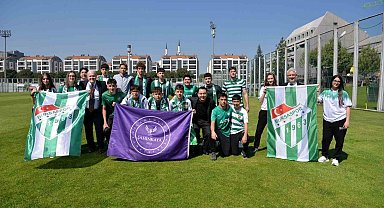 Öğrencilerden şampiyonu ziyaret