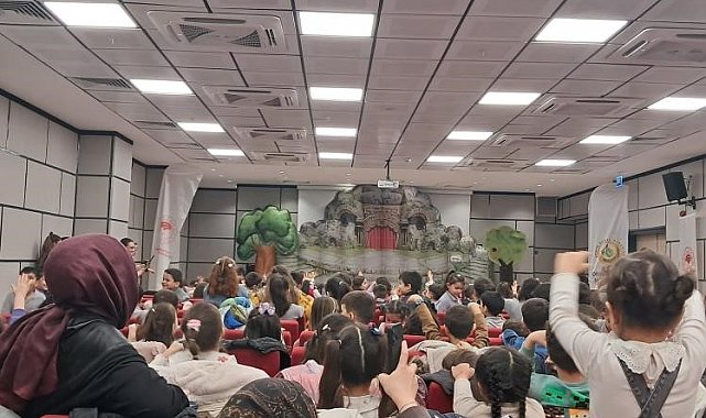 Okul öncesi öğrencileri 'Akıllı Tavşan Momo' müzikaline katıldı