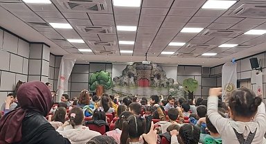 Okul öncesi öğrencileri 'Akıllı Tavşan Momo' müzikaline katıldı