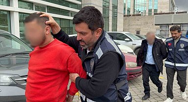 Okul önündeki 2 kişinin yaralandığı silahlı saldırıyla ilgili 2 kişi adliyeye sevk edildi