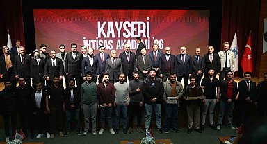 Önceki dönem Dışişleri Bakanı Çavuşoğlu, KAYÜ'de konferans verdi