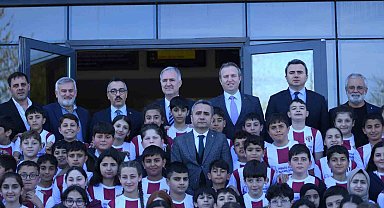 OSB Ortaokulunda bin 100 öğrenciye İnegölspor forması dağıtıldı