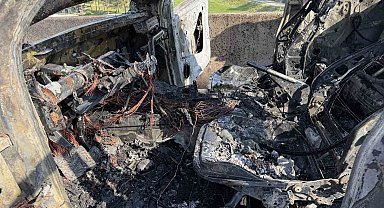 Osmaniye'de pikap alev alev yandı, sürücü son anda kurtuldu