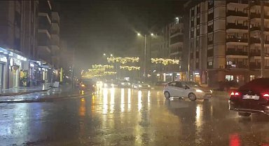 Osmaniye'de şiddetli yağmur ulaşımı vurdu