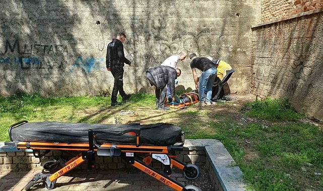 Ot toplamak istedi, 5 metreden aşağı düştü