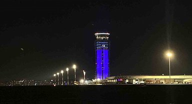 Otizm Farkındalık Günü'nde Sabiha Gökçen Havalimanı kulesi maviye büründü