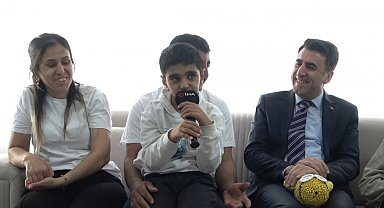 Otizmli Ali İsmail ile Vali Aygöl'ün diyalogları gülümsetti