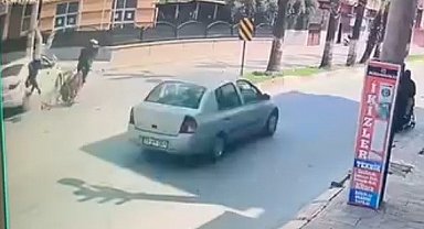 Otomobil ile motosiklet çarpıştı, 1 kişi yaralandı: O anlar kamerada