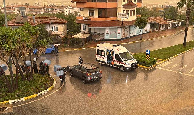 Otomobil ile motosikletin çarpışma anı kamerada: 1 yaralı