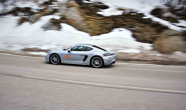 Otomobil tutkunları Uludağ'da buluştu