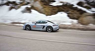 Otomobil tutkunları Uludağ'da buluştu