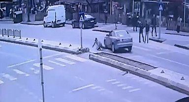 Otomobilin yayaya çarptığı kaza kamerada