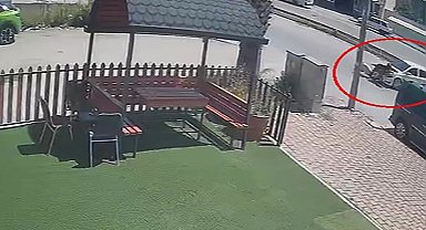 Otomobille motosikletin çarpıştığı kaza güvenlik kamerasında: 1 yaralı