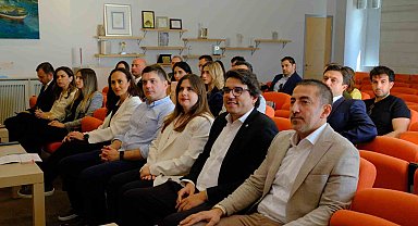 Özhelvacı: "Yapay zekâ, rekabet gücünü şekillendiren stratejik bir unsur"