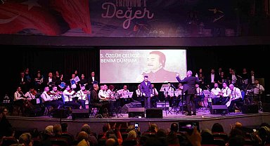 Palandöken'de "Kaset şarkıları" konseri yoğun ilgi gördü