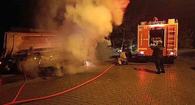 Park halindeki otomobil alevlere teslim oldu