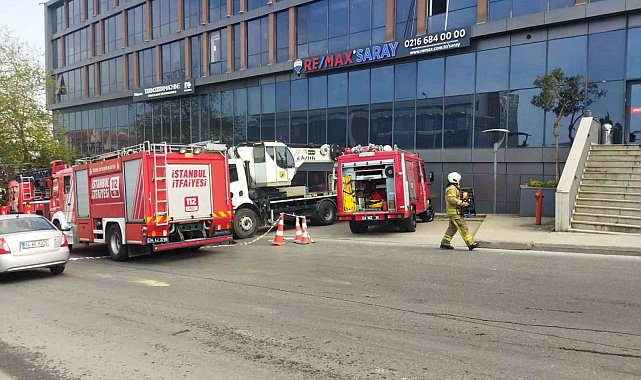 Pendik'te plaza yangını: Dumandan etkilenen vatandaşlar kurtarıldı
