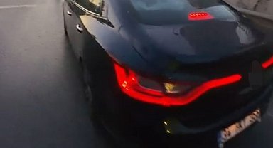 Pendik'te tehlikeli anlar: Yaya geçidinde yavaşlamayan sürücüye ceza yağdı