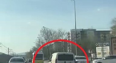Peş peşe makas attı, trafiği tehlikeye düşürdü