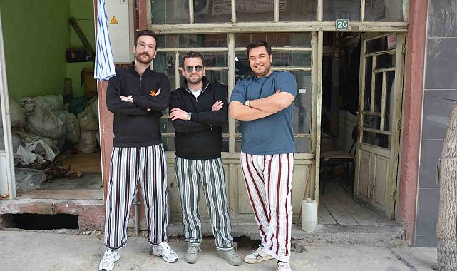 Pijamaları giyip geçmişe yolculuk yaptılar