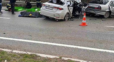 Polatlı'da iki otomobil kafa kafaya çarpıştı: 4 ölü