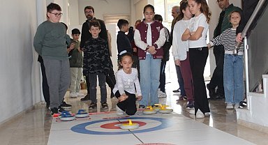 Polis çocukları floor curling turnuvasında yarıştı