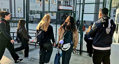 Polis okul önlerinde kuş uçurtmuyor