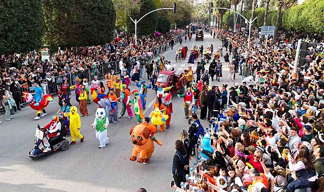 Portakal Çiçeği Karnavalı'nda renkli kortej