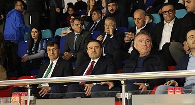 Protokolden Kütahya Belediyespor'a tribün desteği