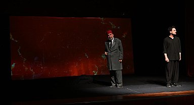 "Firavunla Yüz Yüze" oyunu tiyatro severlerle buluştu