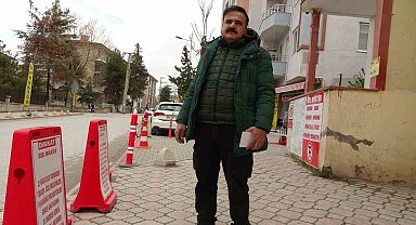 "Mülküm" diyerek kaldırımı dubalarla kapattı