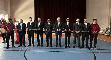 "Vakti Kuşanmak" il sergisi Yüksekova'da düzenlendi