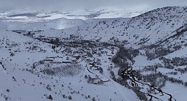 Refahiye'de nisan ayında kar sürprizi