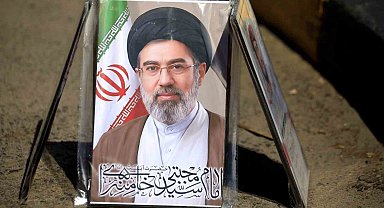 Reuters: "İran dini lideri Hamaney'in yüzü tanınmaz halde"